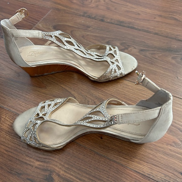 Gold Vince Camuto sandals - worn a few times - bought for wedding-size 8 - Picture 3 of 3